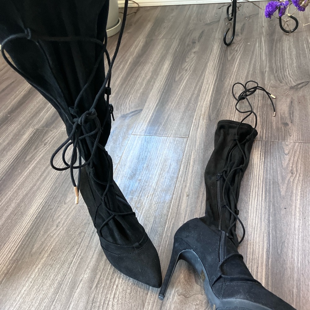 Elegant Black Lace-Up Women's Boots